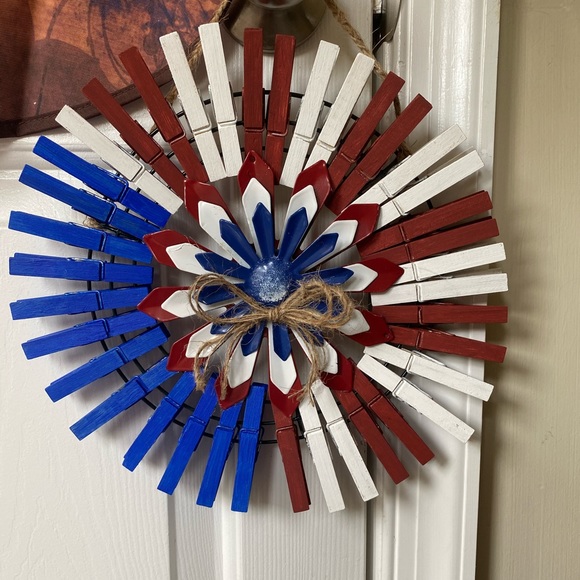 ✨ Red White & Blue Clothespin Wreath ✨ - Picture 2 of 4